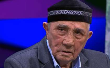 «Маған әке керек емес»: Туған қыздары бас тартқан қарияның оқиғасы көпті жылатты (ВИДЕО)