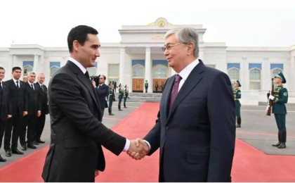 Қасым-Жомарт Тоқаев Түрікменстан басшысы Сердар Бердімұхамедовті елорда әуежайында шығарып салды