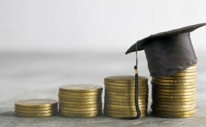 Студенттерді жатақхана коменданты үлкен көлемде несие алуға мәжбүрлеген