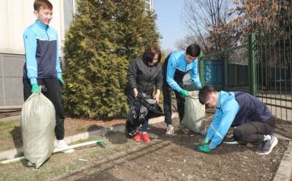 Звезды спорта вдохновляют на заботу о природе: в Алматы прошла акция по плоггингу