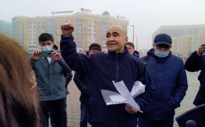 Макс Боқаев: Назарбаев демалсын!