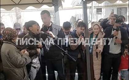 Шымкент әкімі Ғабит Сыздықбековтың тұрғындармен кездесуінде шу шықты (ВИДЕО)