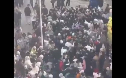 Тегін затқа таласқан жаңаөзендіктер жұрттың ашуына тиді