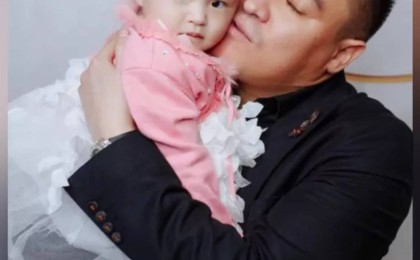 "Әкесінен аумайды". Қайрат Түнтеков алғаш рет қызын көрсетті