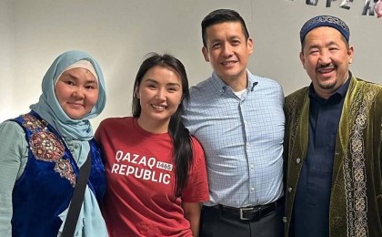 Нұрлан имам әйелімен бірге көзге түсіп, елді сүйсінтті