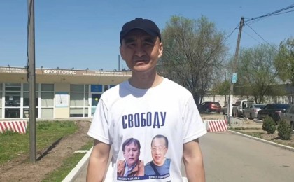 Атырау соты Макс Боқайдың "әкімшілік қадағалау тәртіпті бұзды" деп айыпталуын заңсыз деп таныды