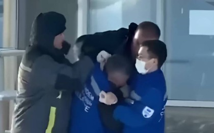 "Әкесімен жасты адам": Щучинскіде тағы да жедел жәрдем жүргізушісіне шабуыл жасалды