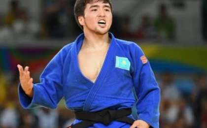 "Иығымды осы жаққа тастасам да, күресемін дедім": Елдос Сметов ауыр жарақатымен қалай медаль алғанын айтты