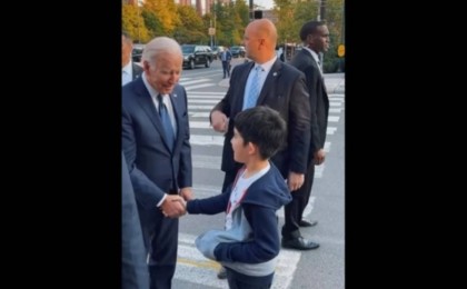 Қазақстандық бала көшеде АҚШ президентімен сөйлесті