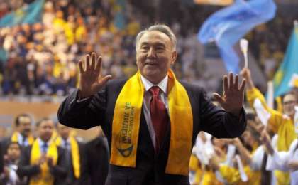 Авторитаризмнен шығудың екі жолы: билікті төңкеру және "сарай төңкерісі"