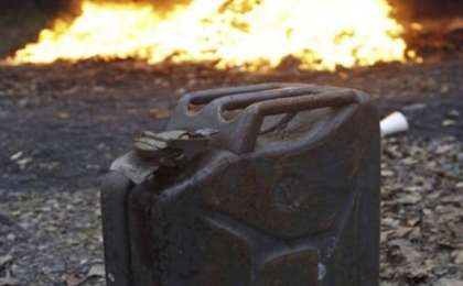 Өскеменде қанша күннен бері көмір кезегінде тұрған адам өзін өртеп жібермек болды