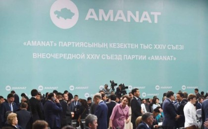 "Сізді жақсы көреміз!": Президентке ықыласын білдірген жастар сынның астында қалды