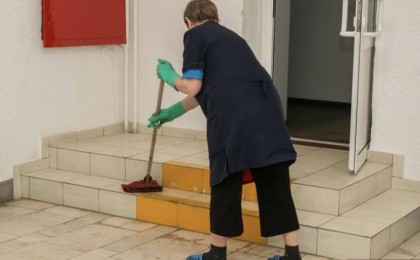 Еден жуушы болып жұмысқа кіру үшін 500 теңге сұрайды - депутат