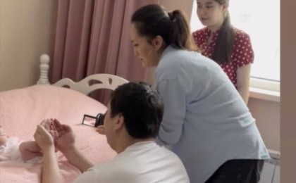 “Кішкентай блогер»: Алтынай Жорабаева 1 айлық қызына Instagram парақша ашып берді