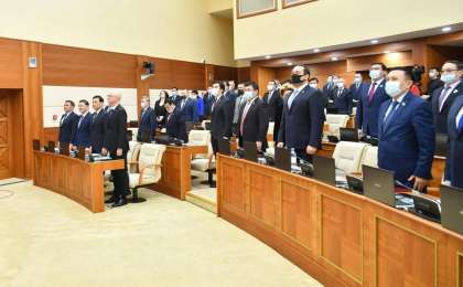 Қошанов коронавирус жұқтырды: Мәжілісте маска тағу міндеттелді