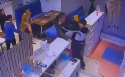 Продюсер Азамат Дулатов ойын-сауық орталығында төбелес шығарды (видео)