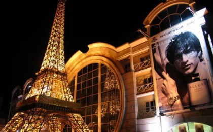 Алматыда ер адам «Эйфель» мұнарасынан секіріп өлмек болды