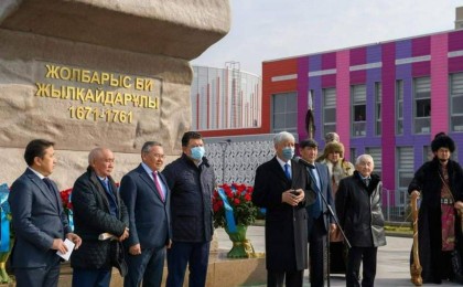 Алматы облысында Жолбарыс биге еңселі ескерткіш орнатылды