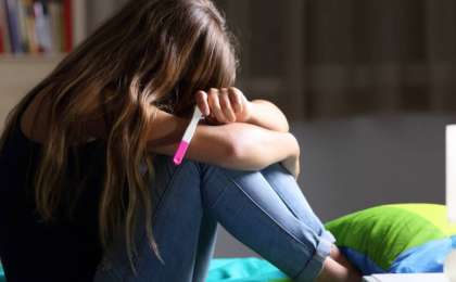 «Сабаққа келмесе де, бағасын қойған»: 8-сынып оқушысы дүниеге сәби әкелді