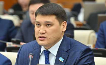 “Саған әлі ешкім ұсынбаған шығар” - Шымкентте жемқорлық жоқ деген Берденов елден сөз естіді