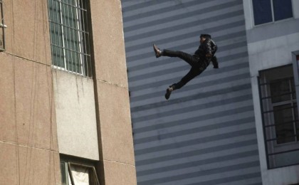 Юбка киіп келгені үшін мазақтаған: Алматыда оқушы 11-қабаттан секіріп мерт болды