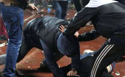 Пенжім ауылындағы төбелес: Бір топ адам үй мен көліктердің терезесін сындырды (ВИДЕО)