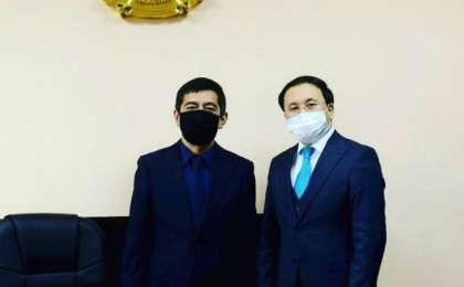 Ринат Зайытов: Үш жүзге сөйлеп жүрген ақындарыңыз 200 адамды жұмылдырып жұмыс істете алмаса, пайдасы не?