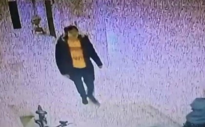 «Біреуін ұрып, екіншісін теуіп, үшіншісін қылқындырған»: Астанада ер адам балаларға шабуыл жасаған (видео)