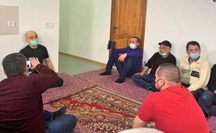 "Намаз оқығаны үшін жазалайтын". Макс Боқаев түрмедегі өмірі туралы айтып берді