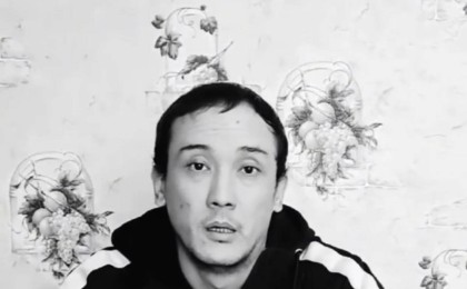 Жедел жәрдем жүргізушісін соққыға жыққан Нұрболат Дәкебаев қазақстандықтарға видеоүндеу жолдады