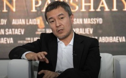 Режиссер Ақан Сатаев "Қазақфильмнің" басшысы қызметінен кетті