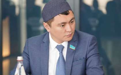 «Мешітке адам басына 20 мың теңге төлейсің»: Депутат адам өлімінің бизнеске айналғанын айтты