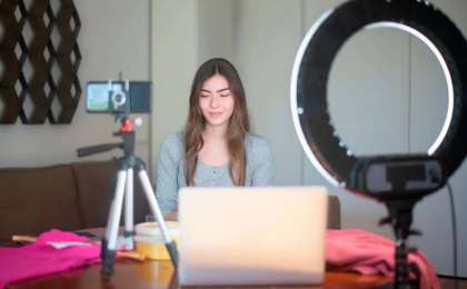 Гив өткізу – заңсыз: Депутат елде блогерлерге қатысты жаңа ереже енгізуді ұсынды