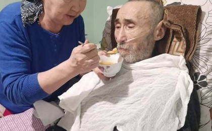 Арон Атабек әйелімен 2005 жылы ажырасқан — Әпкесі