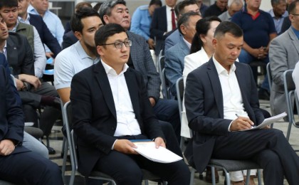 Бүгін «Атамекен» алаңында облыс әкімі Жетісу Бейбіт Исабаев бизнес-қоғамадстық өкілдерімен кездесті