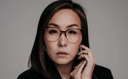 «Мазағы әлі күнге дейін құлағымда»: тележүргізуші Дина Төлепберген алғаш рет күйеуін көрсетті (фото)