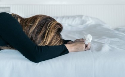 Шыңжаңдағы лагерьде болған әйел: 20 жастағы қызды полиция қызметкерлері кезек-кезек зорлағанын көрдім