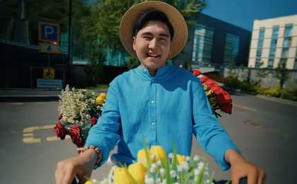 «Дарите женщинам цветы»: Танымал қазақ әншісі қара тізімге енді