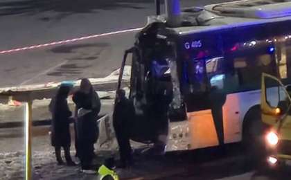 Ішінде 25 адам болған: Астанада жолаушылар автобусы апатқа ұшырады