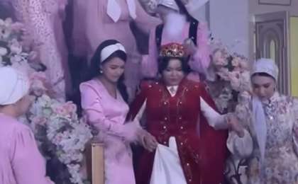 12 жеңгесі қайын сіңілісін өздері ұзатқан видео елді тәнті етті (ВИДЕО)