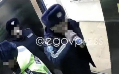 Лифтіге сыра ішіп кірген астаналық полицейлер видеоға түсіп қалды