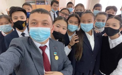 «Алматының жыл мұғалімі» атанған ұстаз әр сабағының 5 минутын Абайға арнайды