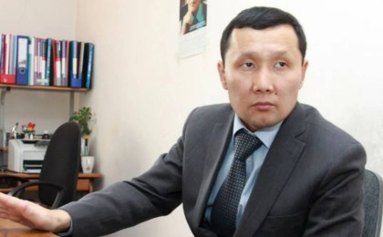 Шұғыл түрде заңдарды өзгертіп, шекараны жабу керек! - Абзал Құспан