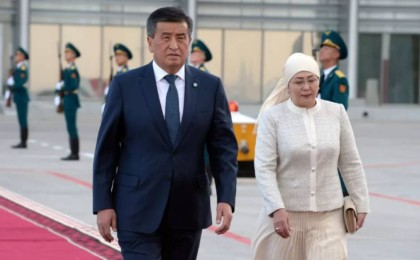 Сооронбай Жээнбеков пен әйелі Қырғызстаннан кетті