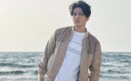 "Голландиялық көшеде қалды": Желідегілер Димаштың концертіне келгендер жатын орын таппай жүргенін жазуда