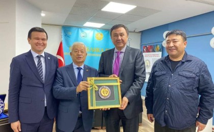 Мәдени орталықтағы кездесу