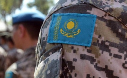 "Жел шығардың деп, басынан орындықпен ұрған": Тағы бір сарбаз офицерден таяқ жеп, ауыр халде жатыр