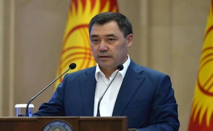 Қырғызстан Президенті мінберде сөз сөйлеп, көзіне жас алды