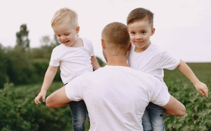 Шымкентте сот ажырасқан жұптың үш баласын әкесінің қолында қалдырды