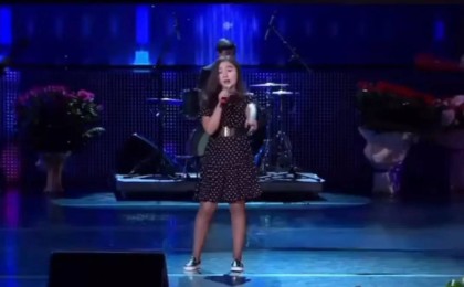 «Әттең, әнші болмаймын деді»: Мақпал Жүнісова қызының ән шырқаған видеосын көрсетті (ВИДЕО)